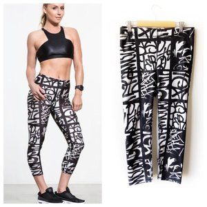 TEREZ PERFORMANCE CAPRI LEGGING 151-02 WOMENS, Black & White Graffiti Print NWT